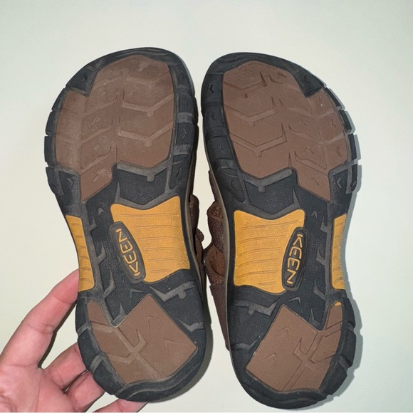 Big Kids Keen Newport H2 Brown Outdoor Sandals - Picture 6 of 8